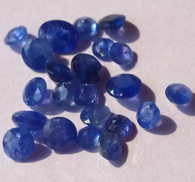 7.35 ct. Blue sapphire 22 stones